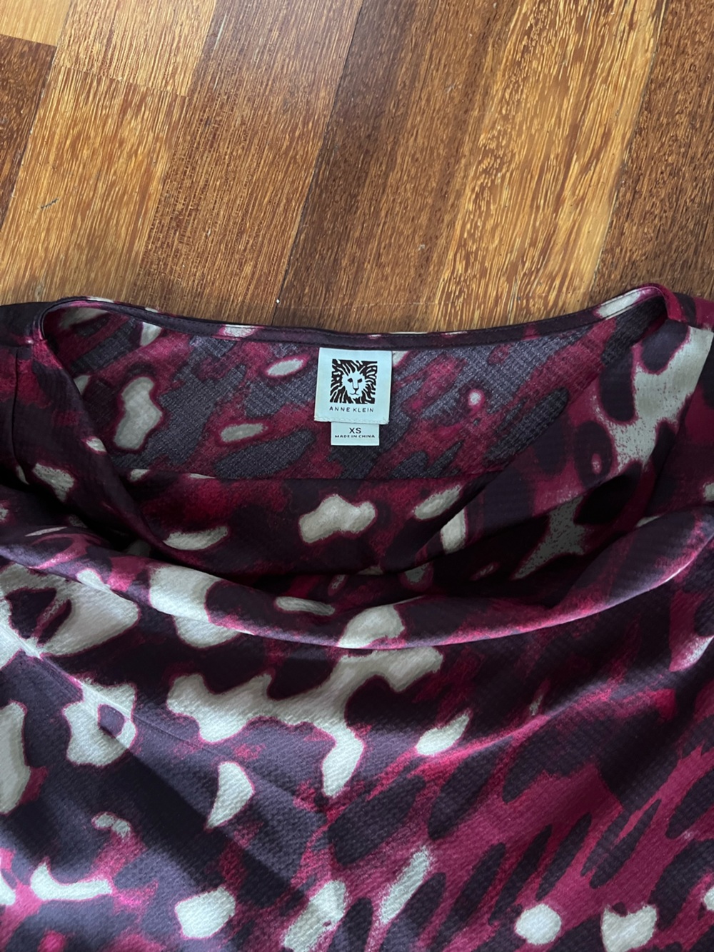 Anne Klein Red Black Cream Animal Print Sleeveless Top - Picture 2 of 2